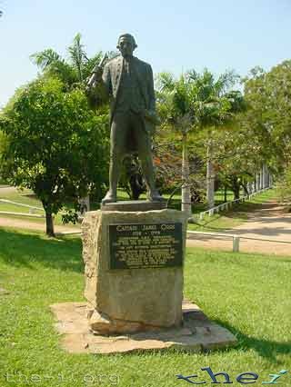 James Cook, Statue