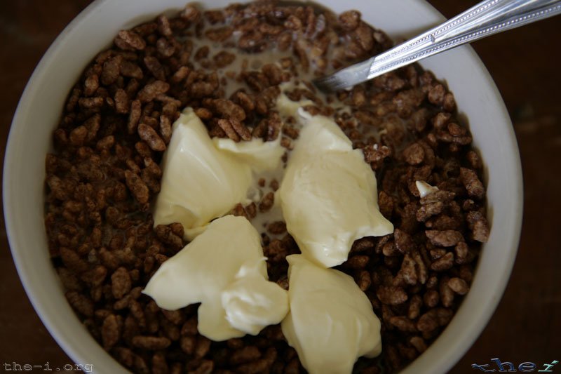Cocoa pops with cream
